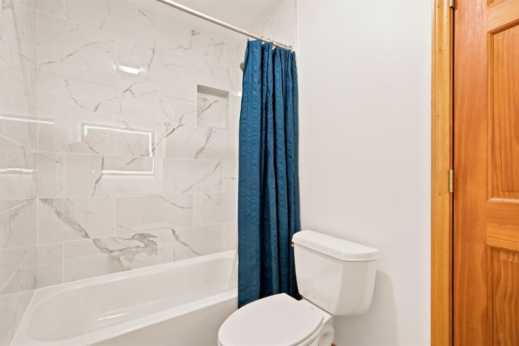 305 Bent Oak Road Weatherford, TX 76086 - Photo 24 of 35 Hall Bathroom - Remodeling just completed