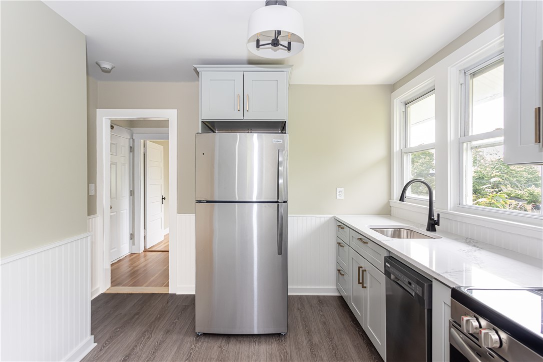 439 Broadway, Unit D Newport, RI 02840 - Photo 12 of 25