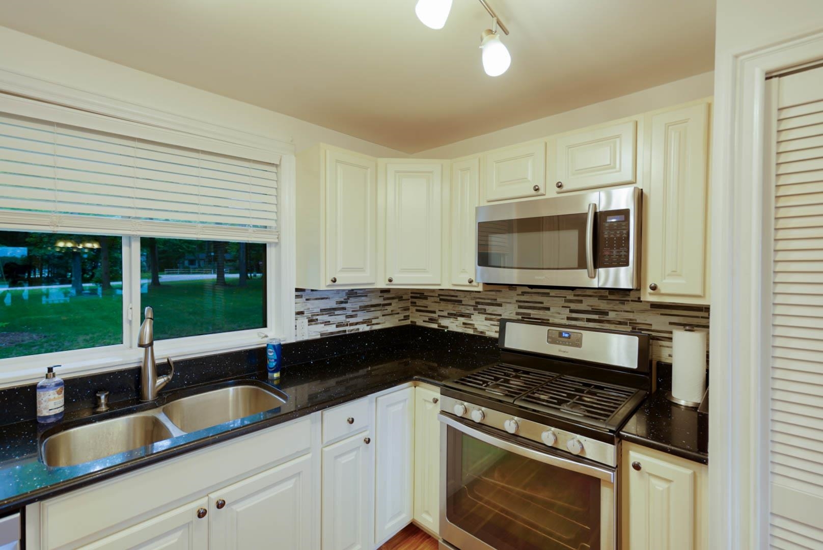 10565 White Pine Road Interlochen, MI 49643 - Photo 18 of 57 1924244-5f5c988e-2031-4db9-87eb-388556ea5c30.JPG