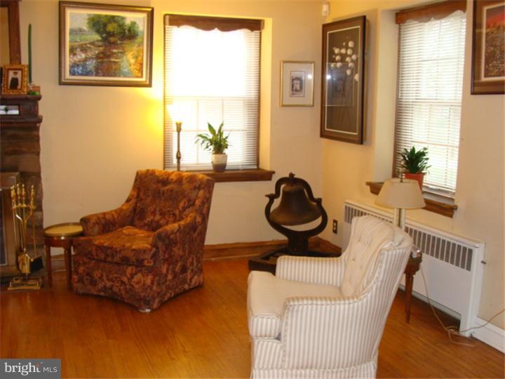 921 Vernon Road Philadelphia, PA 19150 - Photo 4 of 25 Living Room