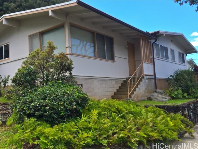 335 Puiwa Road Honolulu, HI 96817 - Photo 1 of 1 a front view of a house with garden