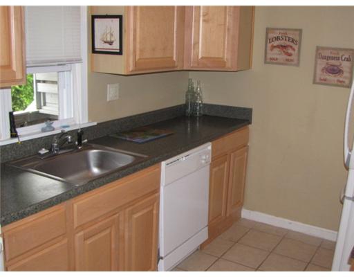 5 Robertson Road Narragansett, RI 02882 - Photo 2 of 12 Kitchen.