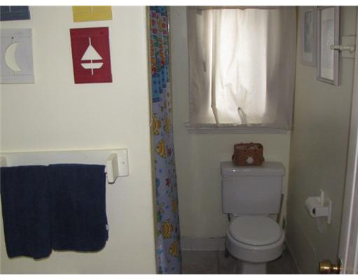5 Robertson Road Narragansett, RI 02882 - Photo 3 of 12 Bathroom.