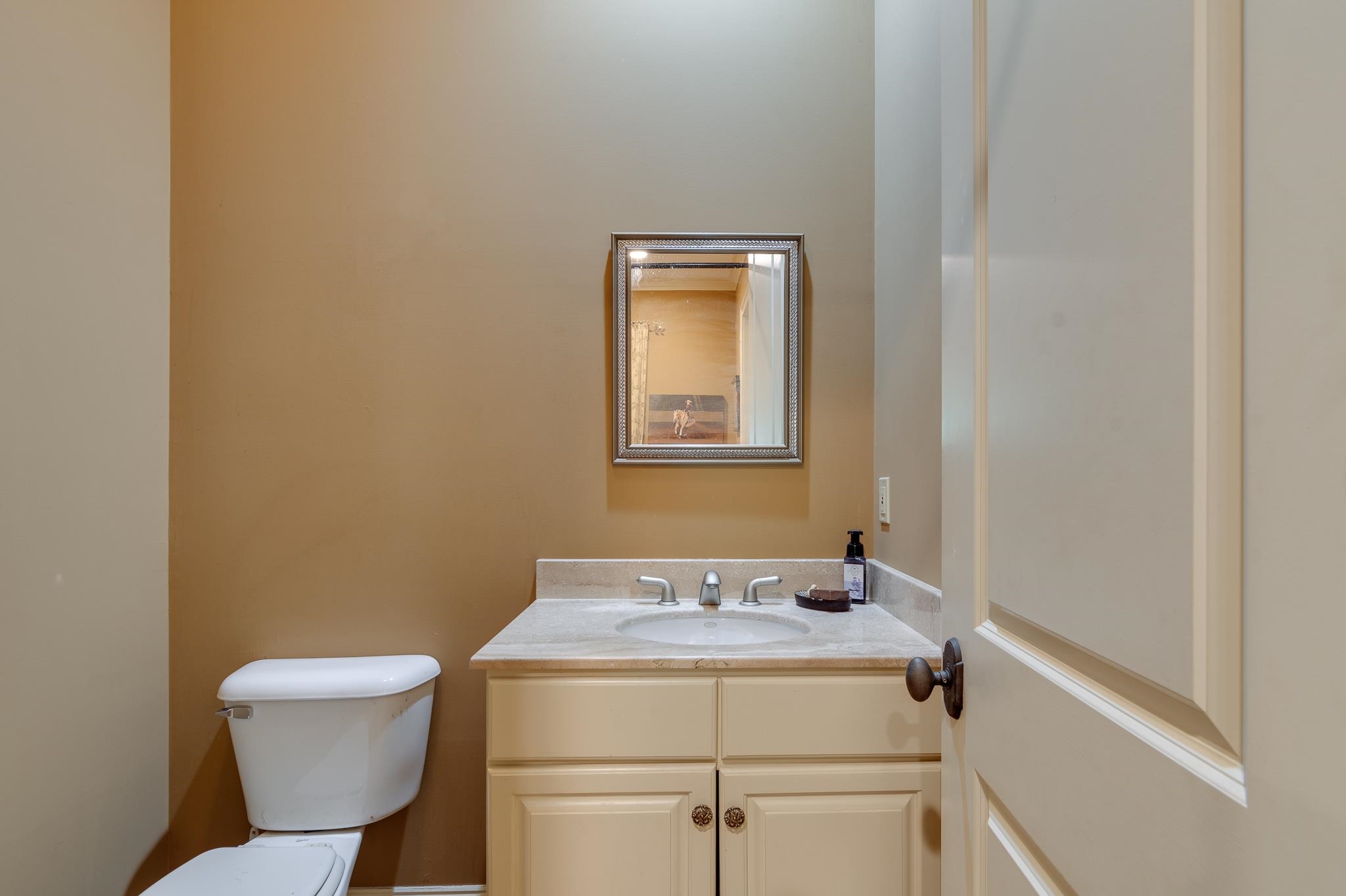 226 North White Station Road Memphis, TN 38117 - Photo 24 of 31 Bathroom with toilet and large vanity