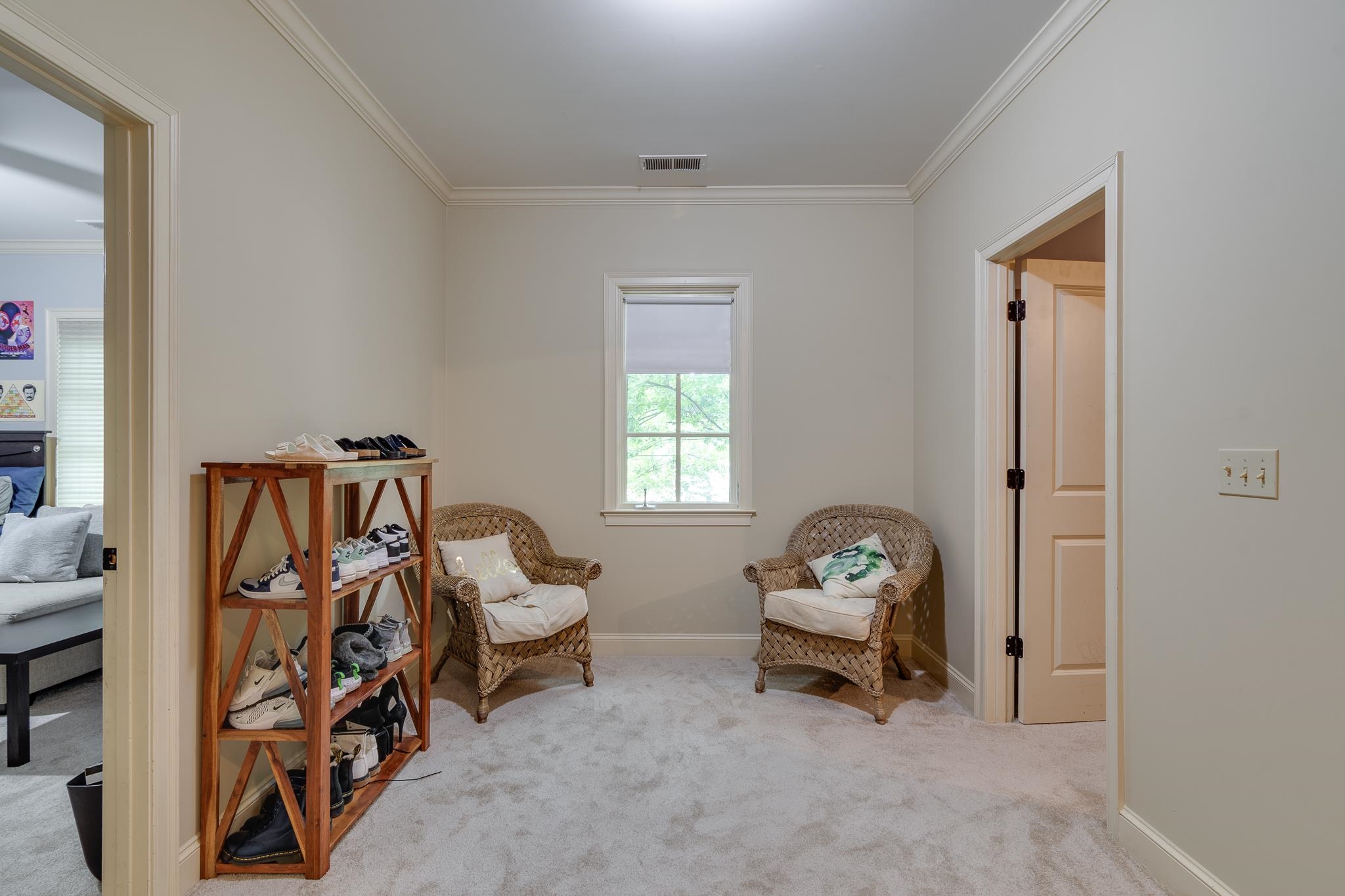 226 North White Station Road Memphis, TN 38117 - Photo 25 of 31 Living area featuring crown molding and carpet flooring