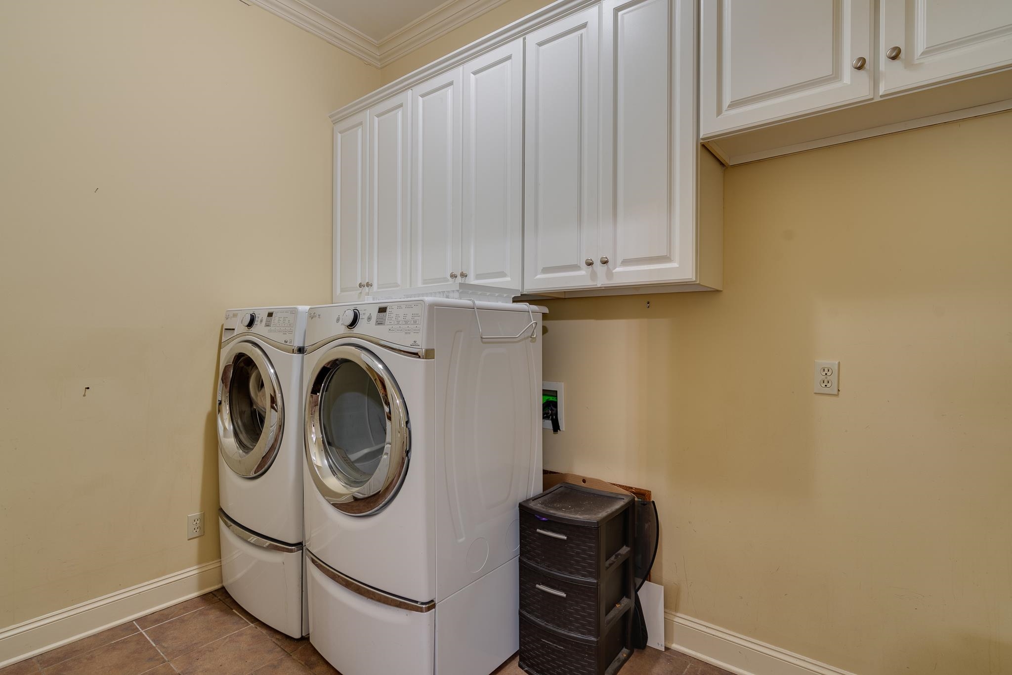 226 North White Station Road Memphis, TN 38117 - Photo 26 of 31 Washroom with washer and dryer, cabinets, ornamental molding, and tile floors
