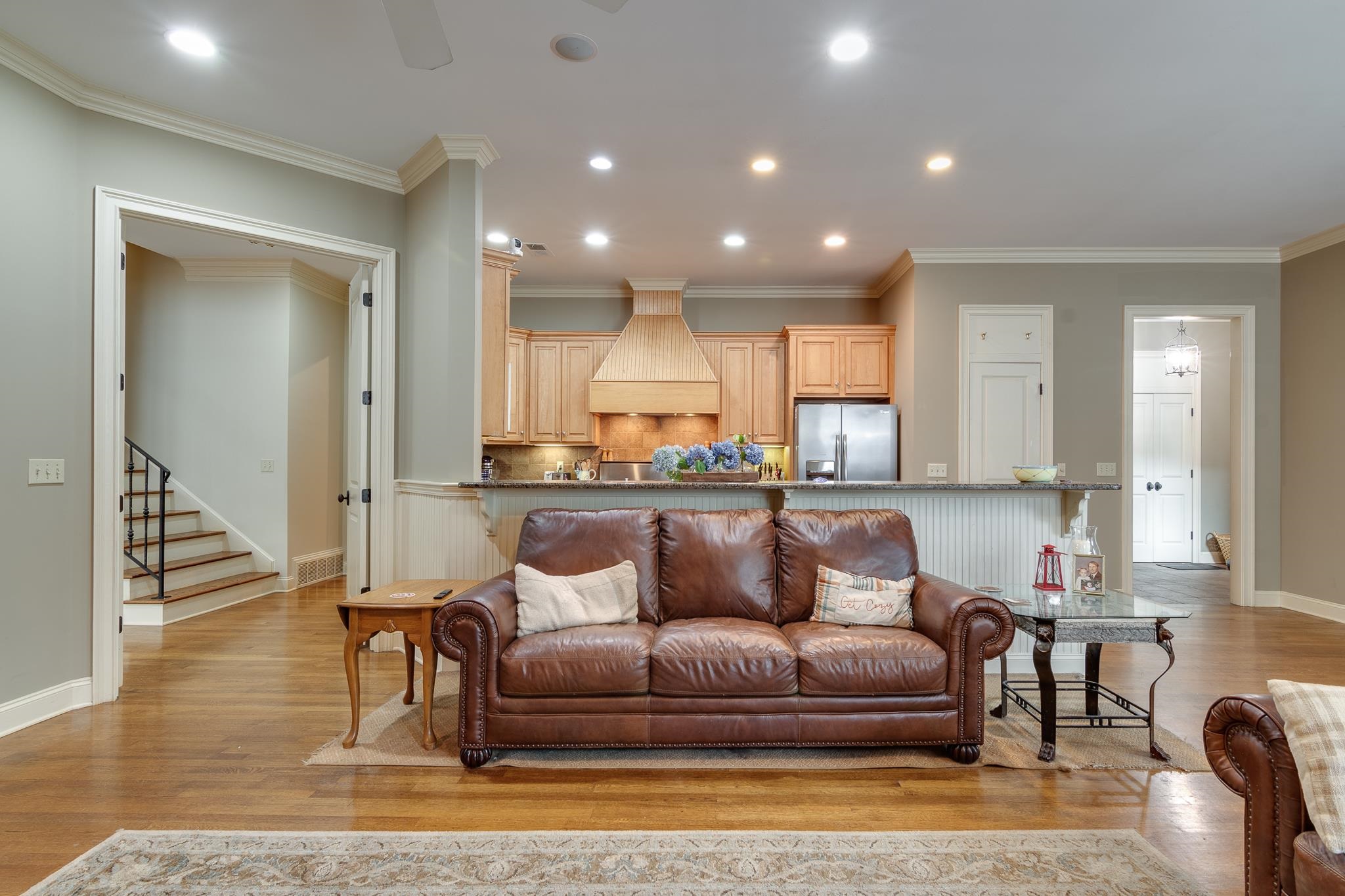 226 North White Station Road Memphis, TN 38117 - Photo 10 of 31 Living room with crown molding and light wood-type flooring