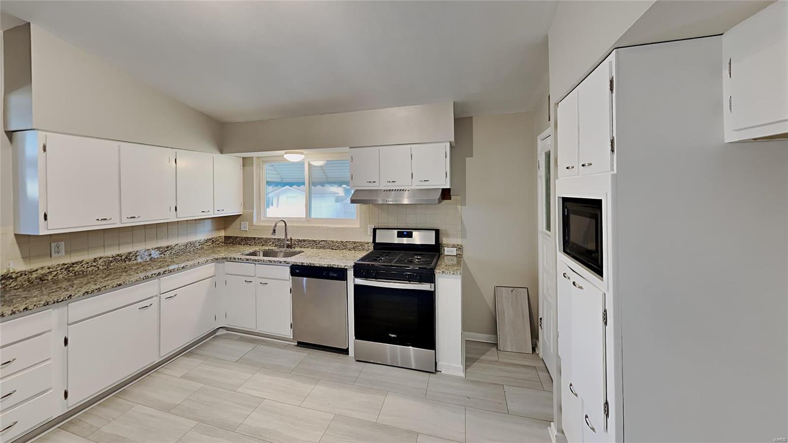 3704 Edwards Road St. Louis, MO 63125 - Photo 3 of 12 Gallery Image 3