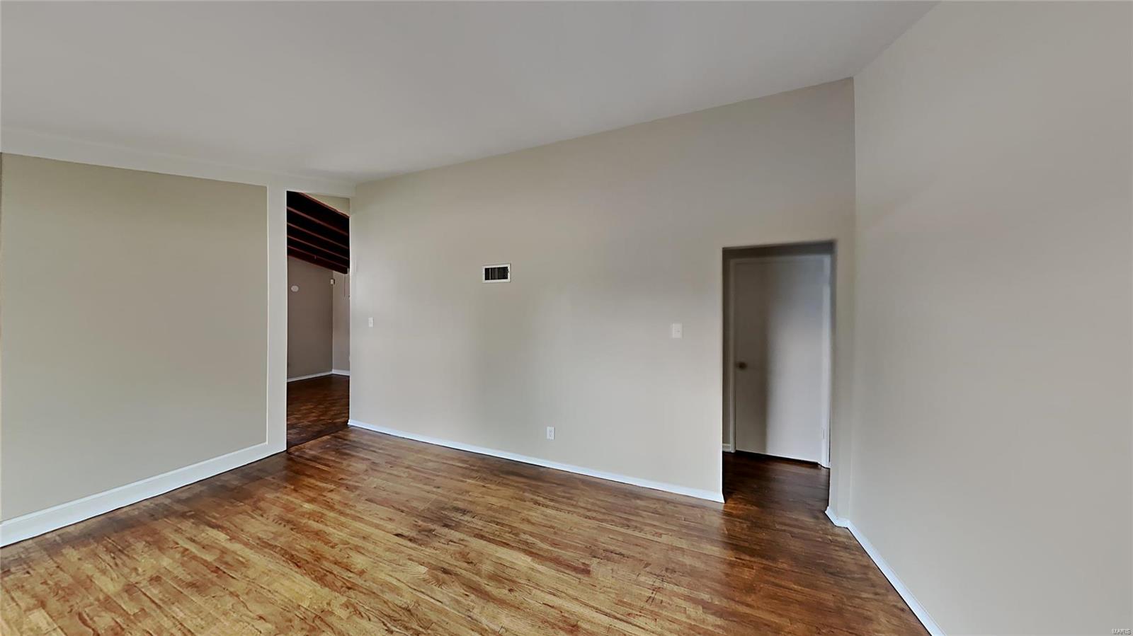 3704 Edwards Road St. Louis, MO 63125 - Photo 4 of 12 Gallery Image 4