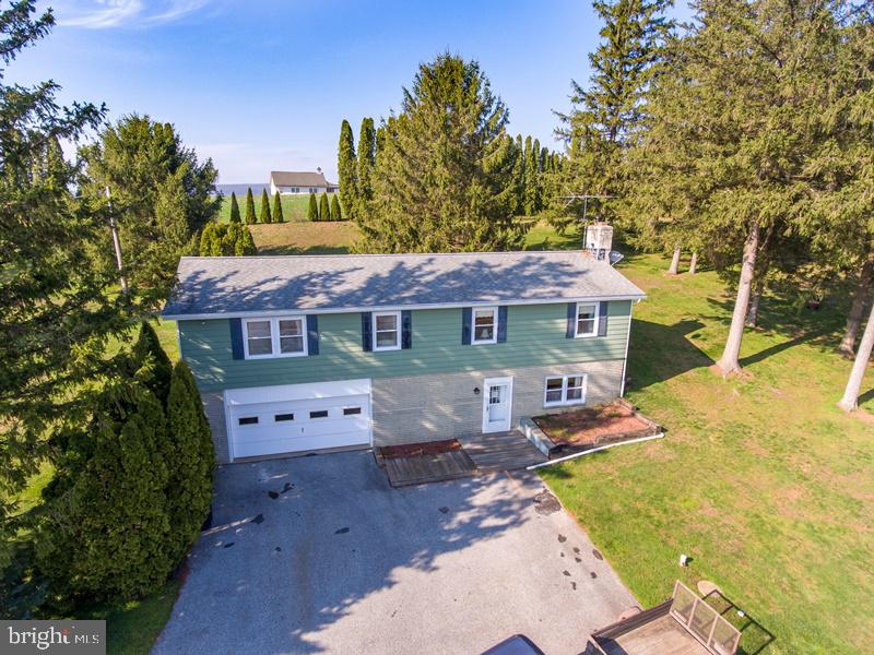 231 Spring Garden Road Kinzers, PA 17535 - Photo 2 of 23