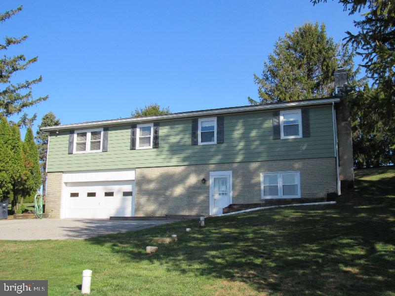 231 Spring Garden Road Kinzers, PA 17535 - Photo 3 of 23