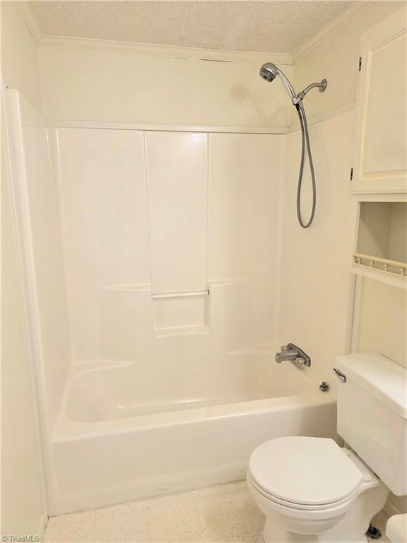 1991 Hedrick Mill Road Lexington, NC 27292 - Photo 13 of 17 Hall Bathroom