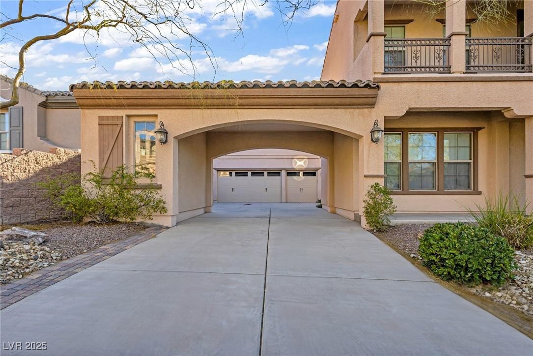2805 Proust Court Henderson, NV 89044 - Photo 15 of 43 Courtyard / driveway