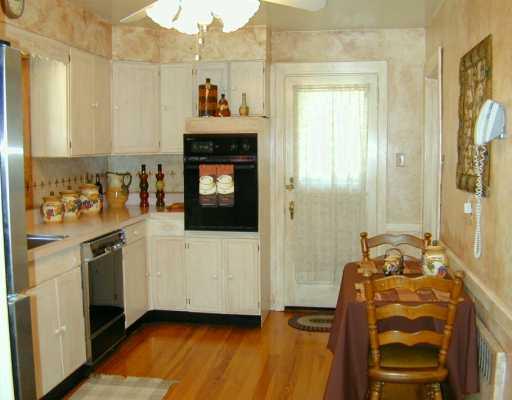 471 Arden Road Mt. Lebanon, PA 15216 - Photo 3 of 3 Kitchen.