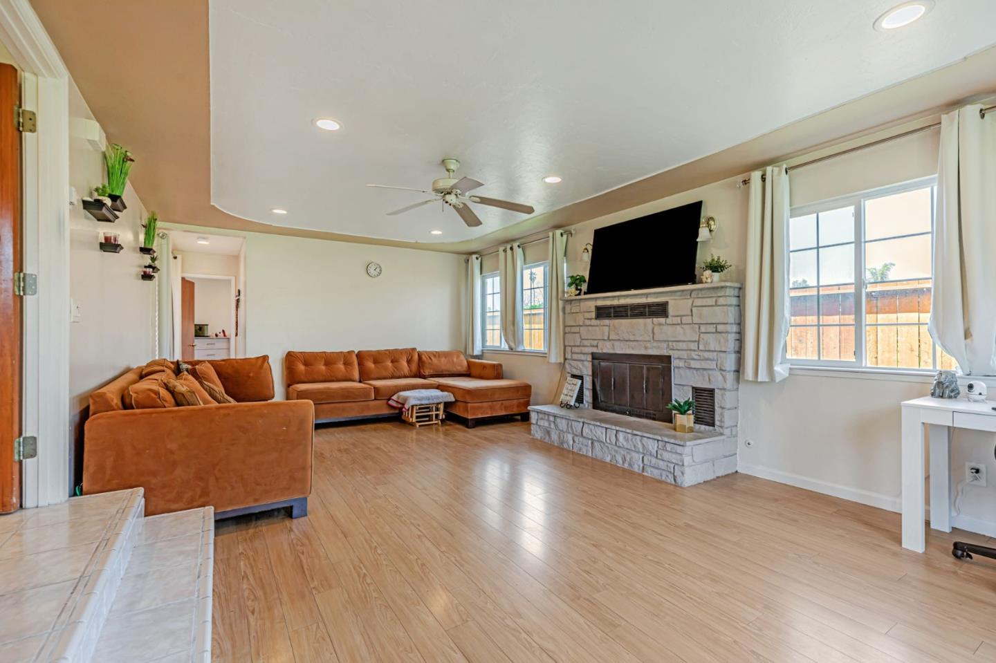 399 Berry Road Watsonville, CA 95076 - Photo 4 of 28 Gallery Image 4