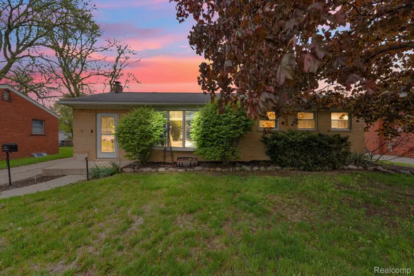 $246,500 | 37022 Pinewood Road, Wayne, MI 48184