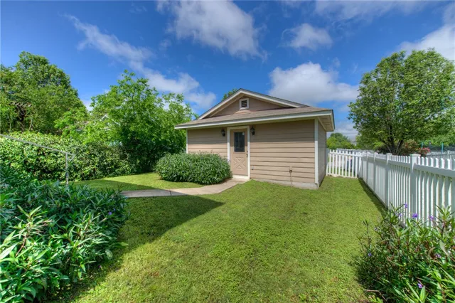 $1,700 | 411 Haupt, Kyle, TX 78640