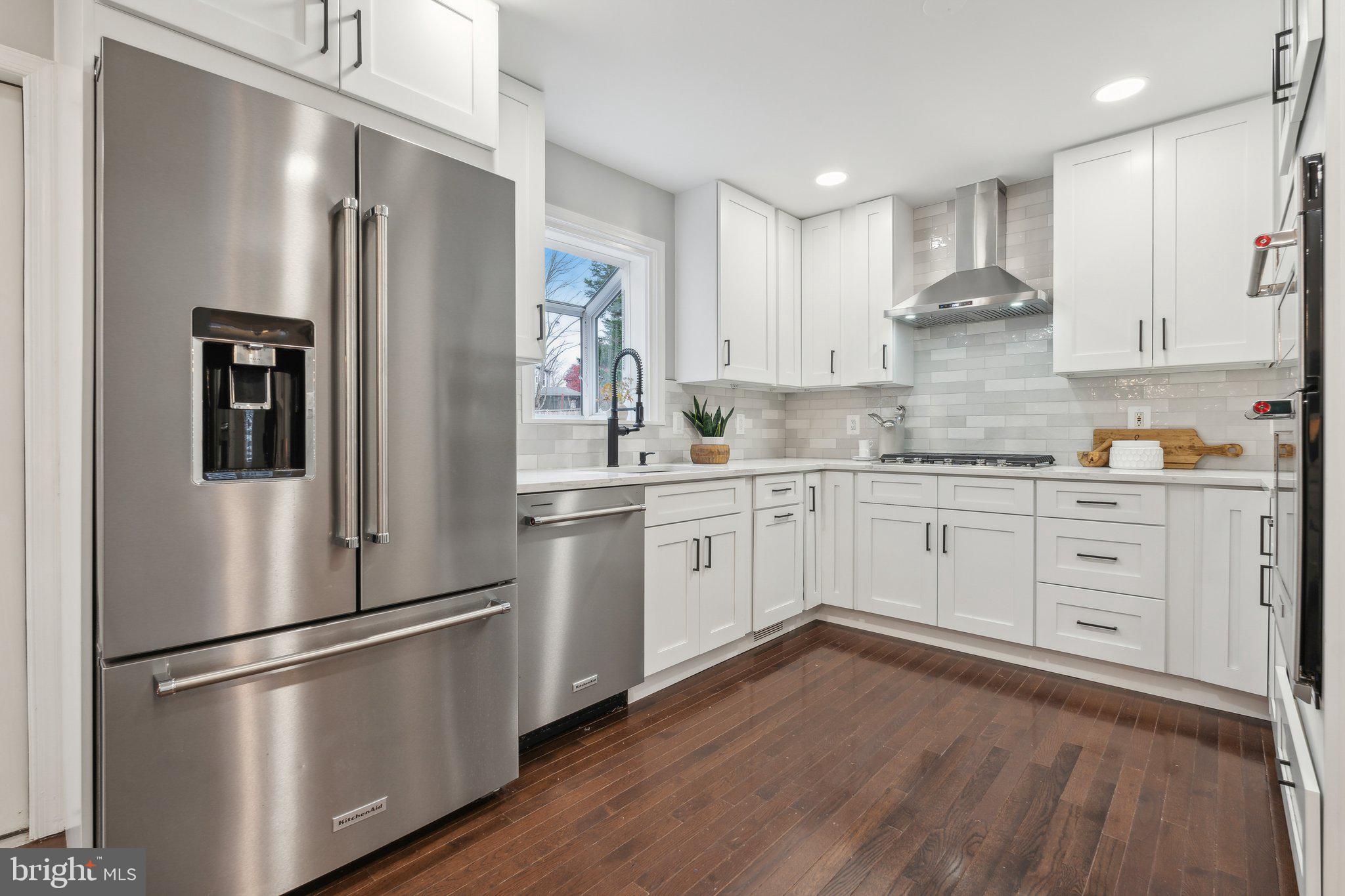 1602 Blue Meadow Road Potomac, MD 20854 - Photo 11 of 47 Eat-In Kitchen