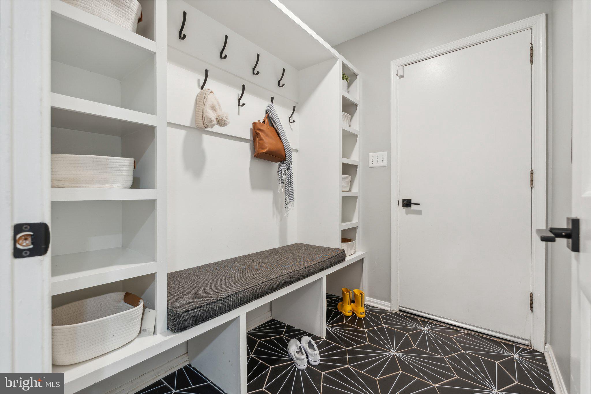1602 Blue Meadow Road Potomac, MD 20854 - Photo 21 of 47 Mud Room