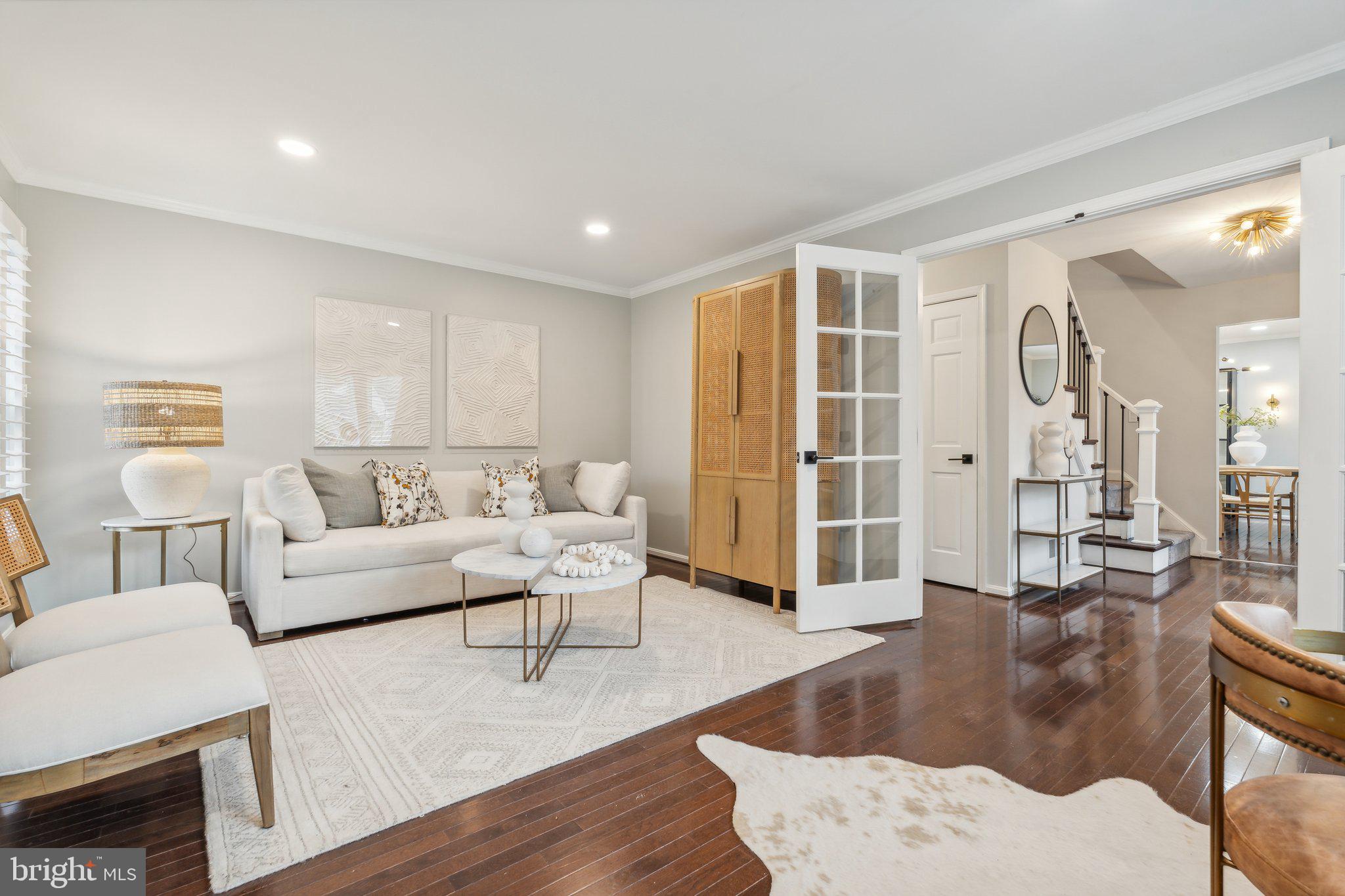 1602 Blue Meadow Road Potomac, MD 20854 - Photo 5 of 47 Living Room