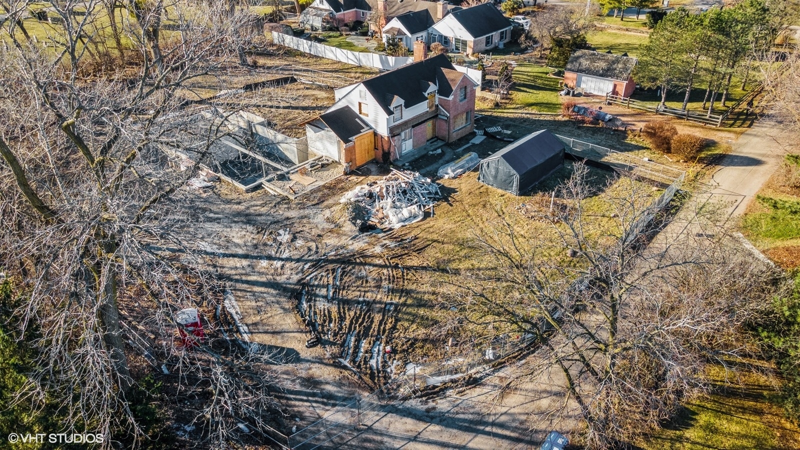 535 Fairway Lane Northbrook, IL 60062 - Photo 3 of 17 an aerial view of a houses with yard