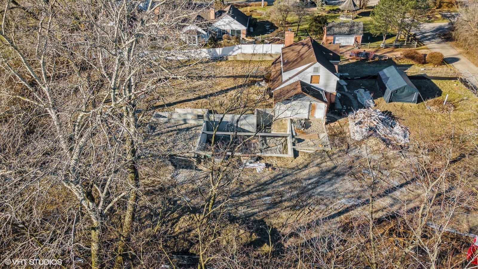 535 Fairway Lane Northbrook, IL 60062 - Photo 7 of 17 an aerial view of a house with a yard