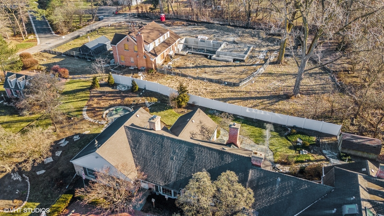 535 Fairway Lane Northbrook, IL 60062 - Photo 9 of 17 a view of a balcony with chairs and a potted plant