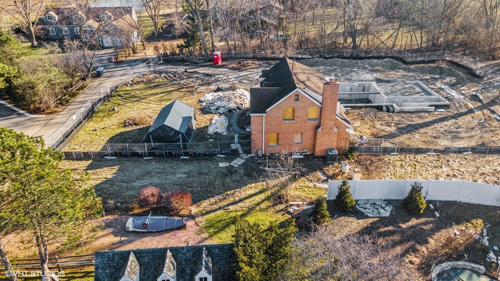 535 Fairway Lane Northbrook, IL 60062 - Photo 10 of 17 a view of swimming pool with sitting area