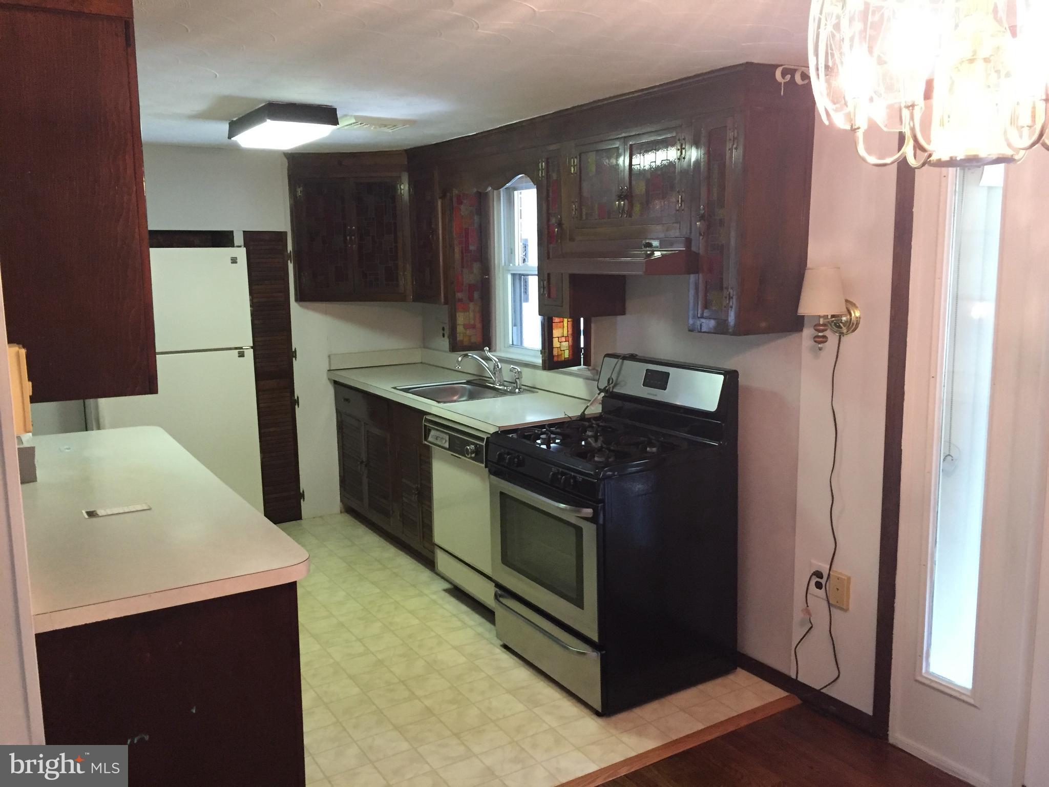 2106 Teslin Road York, PA 17404 - Photo 4 of 16