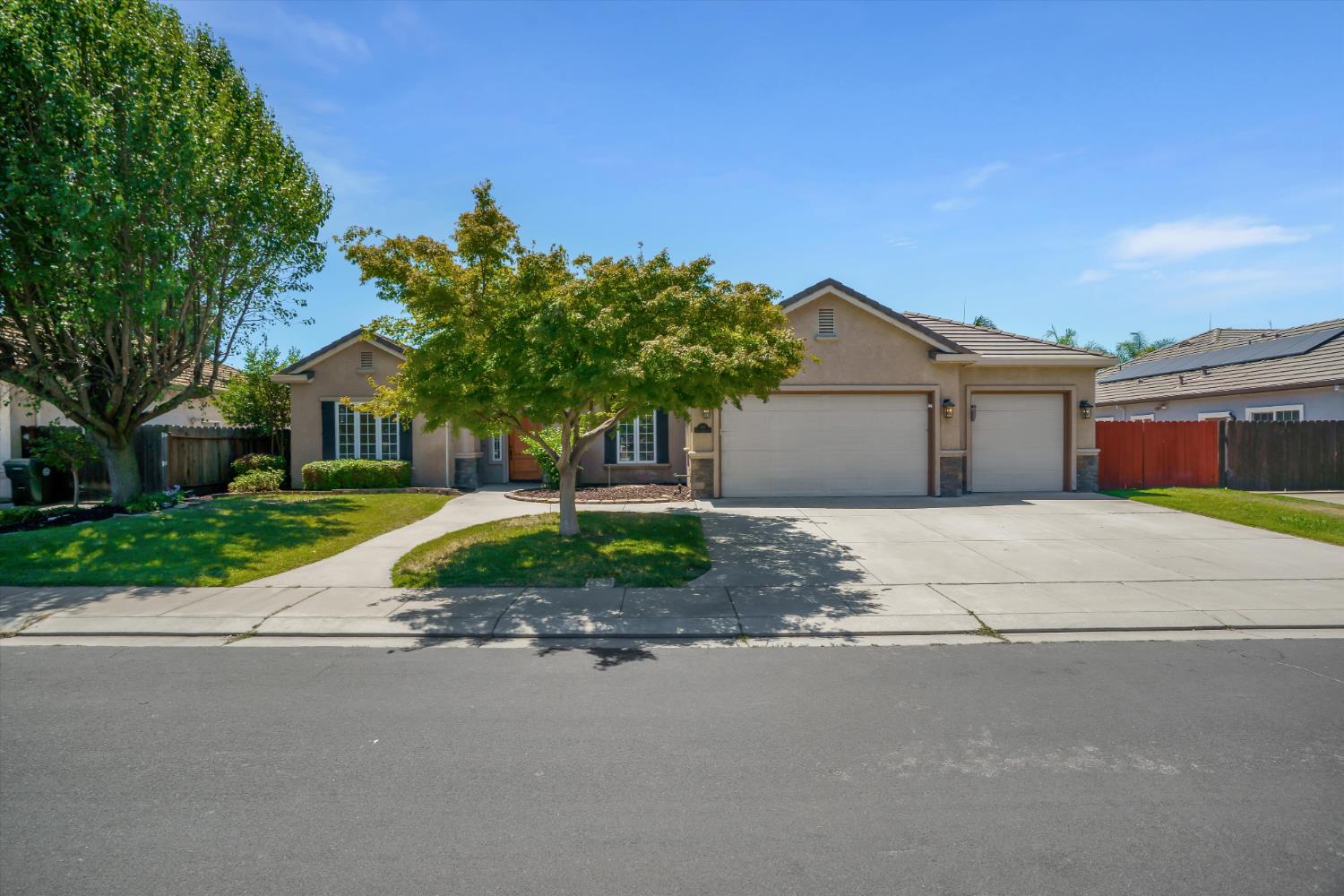 565 Springcreek Place Manteca, CA 95337 - Photo 3 of 35