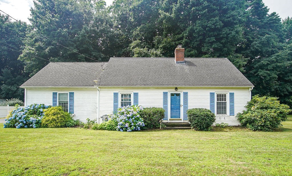 15 Holyoke Road Westfield, MA 01085 - Photo 1 of 41 a house that has a tree in it