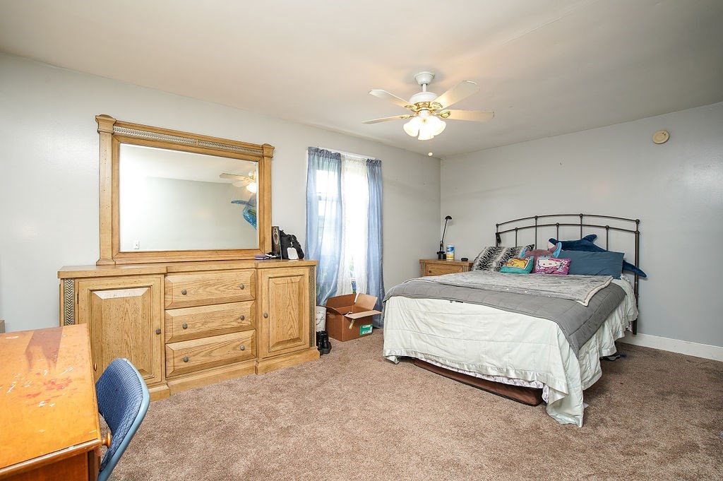 15 Holyoke Road Westfield, MA 01085 - Photo 18 of 41 a bedroom with a bed and a dresser