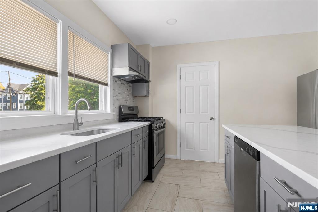 9 Sycamore Street Bloomfield, NJ 07003 - Photo 7 of 34