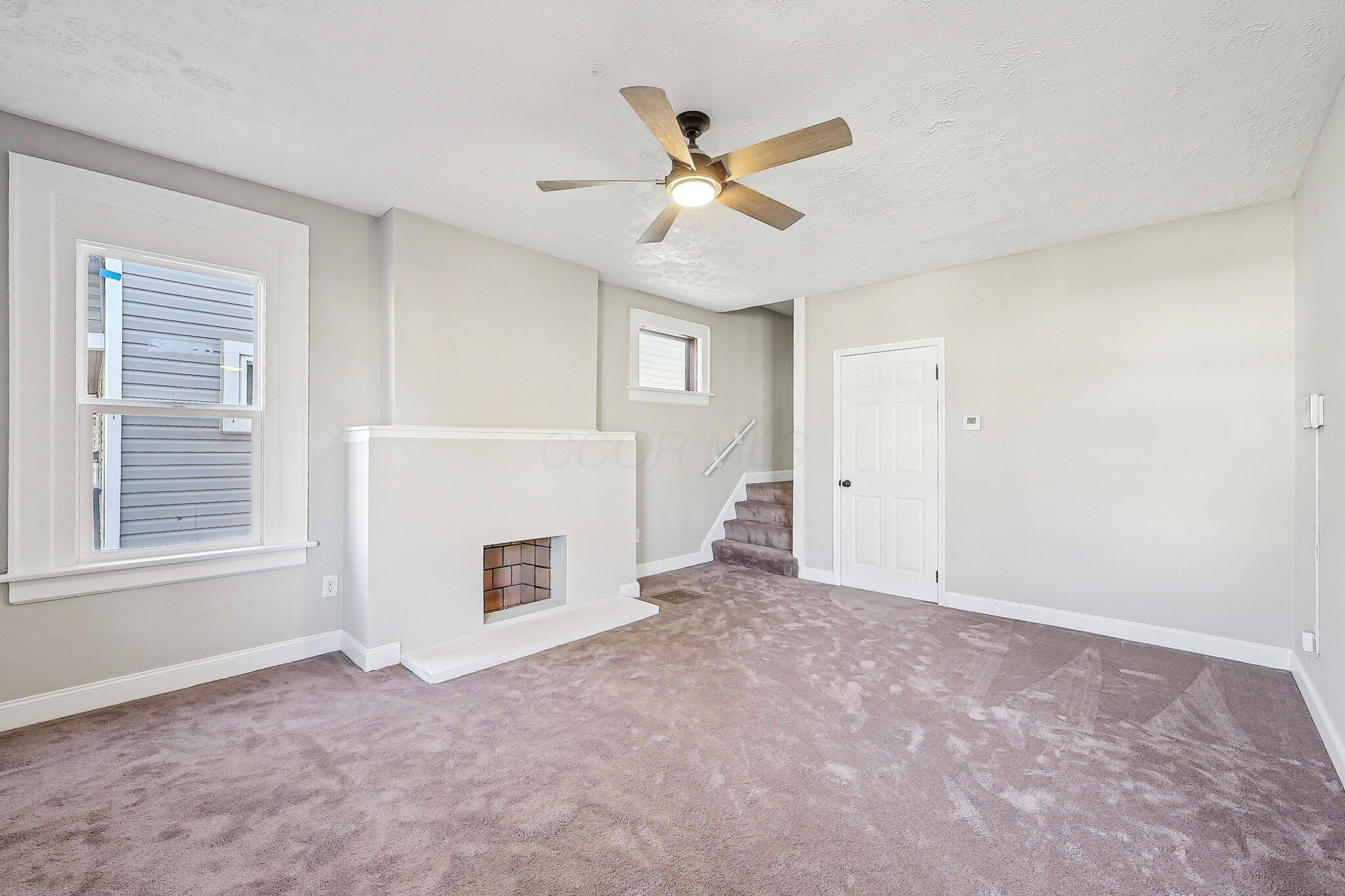 739 Berkeley Road Columbus, OH 43205 - Photo 5 of 39 Living Room