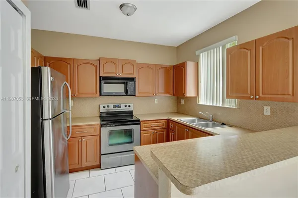 $2,000 | 2874 Southeast 15th Road, Unit 52, Homestead, FL 33035