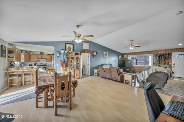 a view of a livingroom with furniture and a ceiling fan