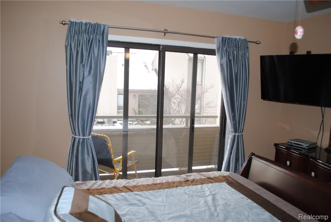 667 Camden Court Rochester, MI 48307 - Photo 17 of 34 Master Bedoom 2.JPG