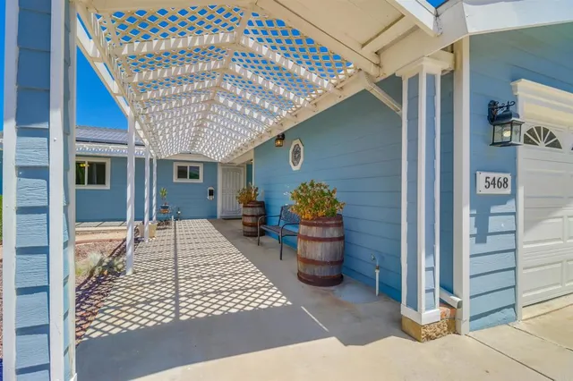 a view of outdoor space yard and porch