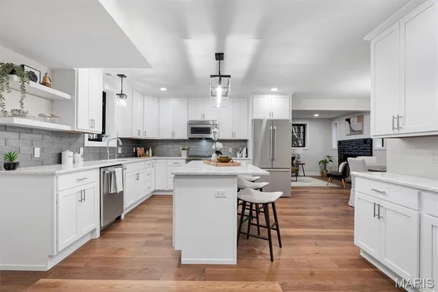 $849,900 | 18531 South Fox Creek Lane, Pacific, MO 63069