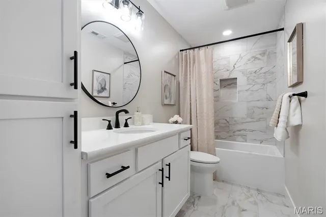 $849,900 | 18531 South Fox Creek Lane, Pacific, MO 63069