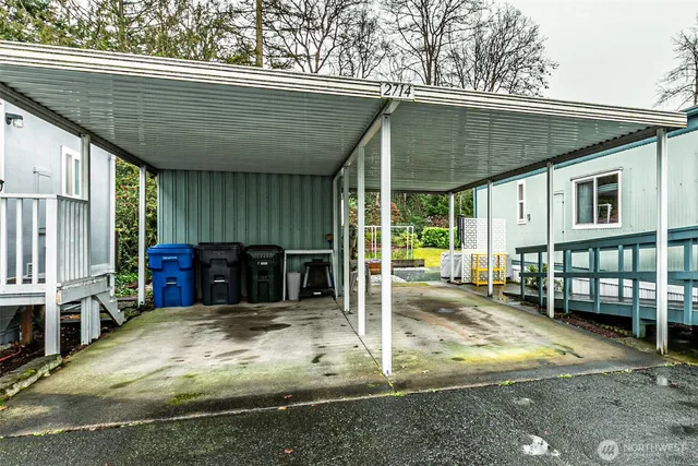 a view of backyard with tub