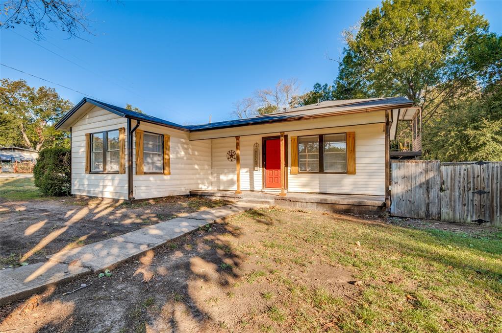421 West 8th Street Lancaster, TX 75146 - Photo 2 of 25 a view of a house with backyard and tree