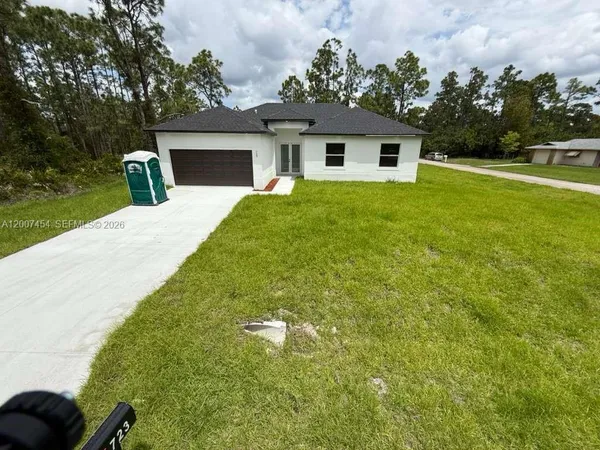$2,400 | 723 Epps Brown Street East, Unit 723, Lehigh Acres, FL 33974