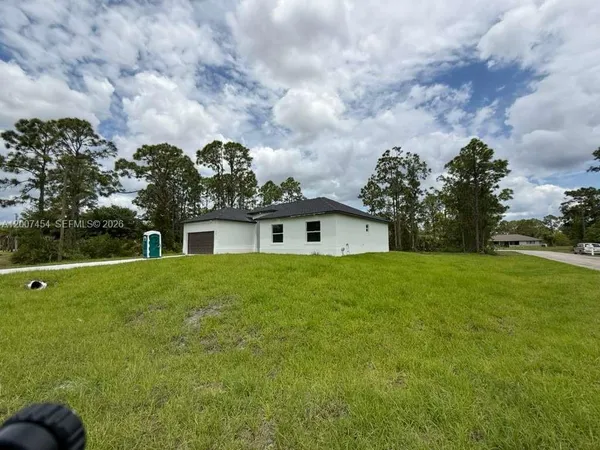 $2,400 | 723 Epps Brown Street East, Unit 723, Lehigh Acres, FL 33974