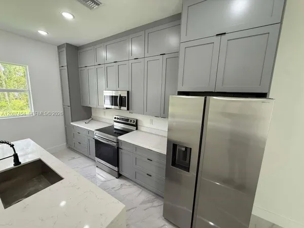 $2,400 | 723 Epps Brown Street East, Unit 723, Lehigh Acres, FL 33974
