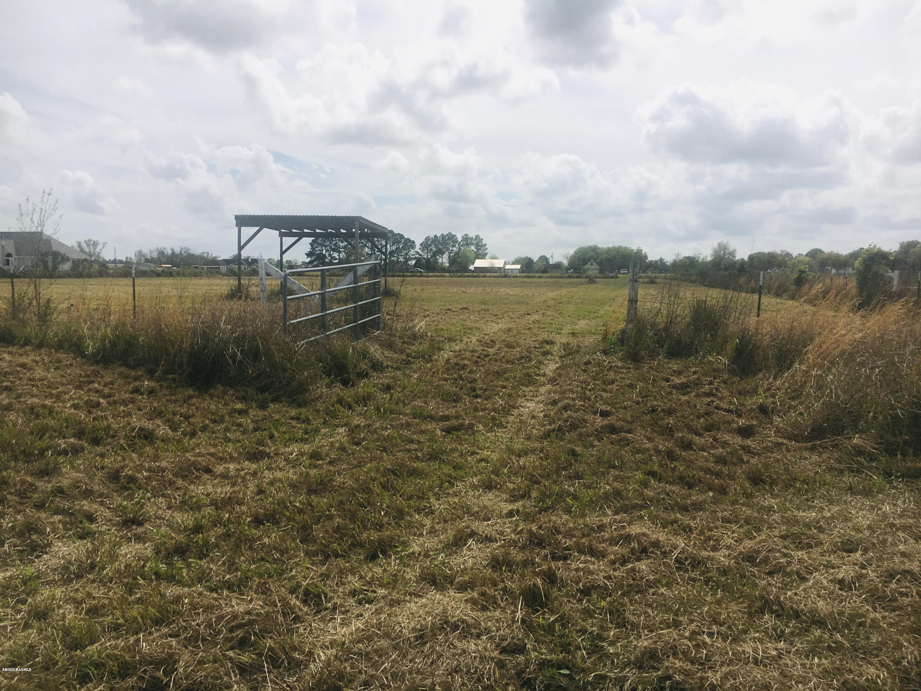 2413 Vida Shaw Road New Iberia, LA 70563 - Photo 2 of 7 IMG-5486
