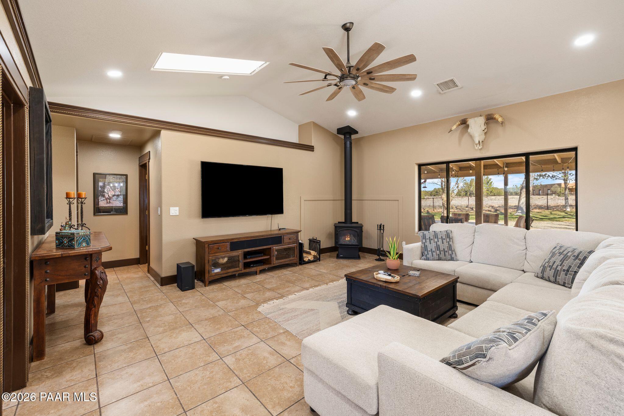 650 East Rimrock Road Paulden, AZ 86334 - Photo 17 of 108 050-Living Room
