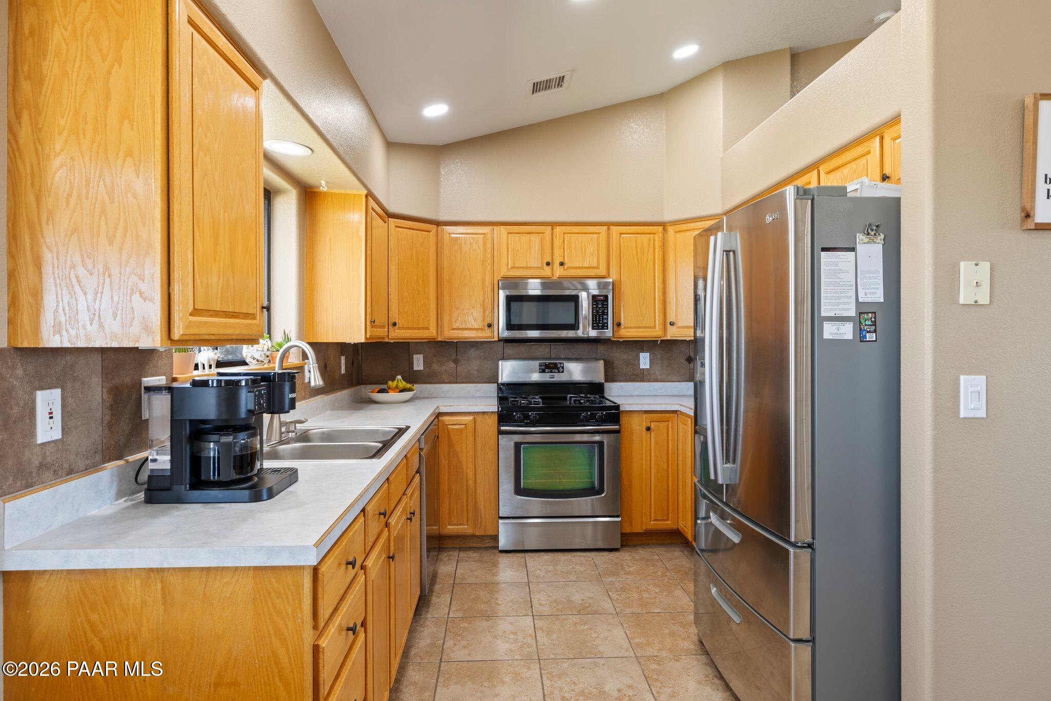 650 East Rimrock Road Paulden, AZ 86334 - Photo 26 of 108 095-Kitchen