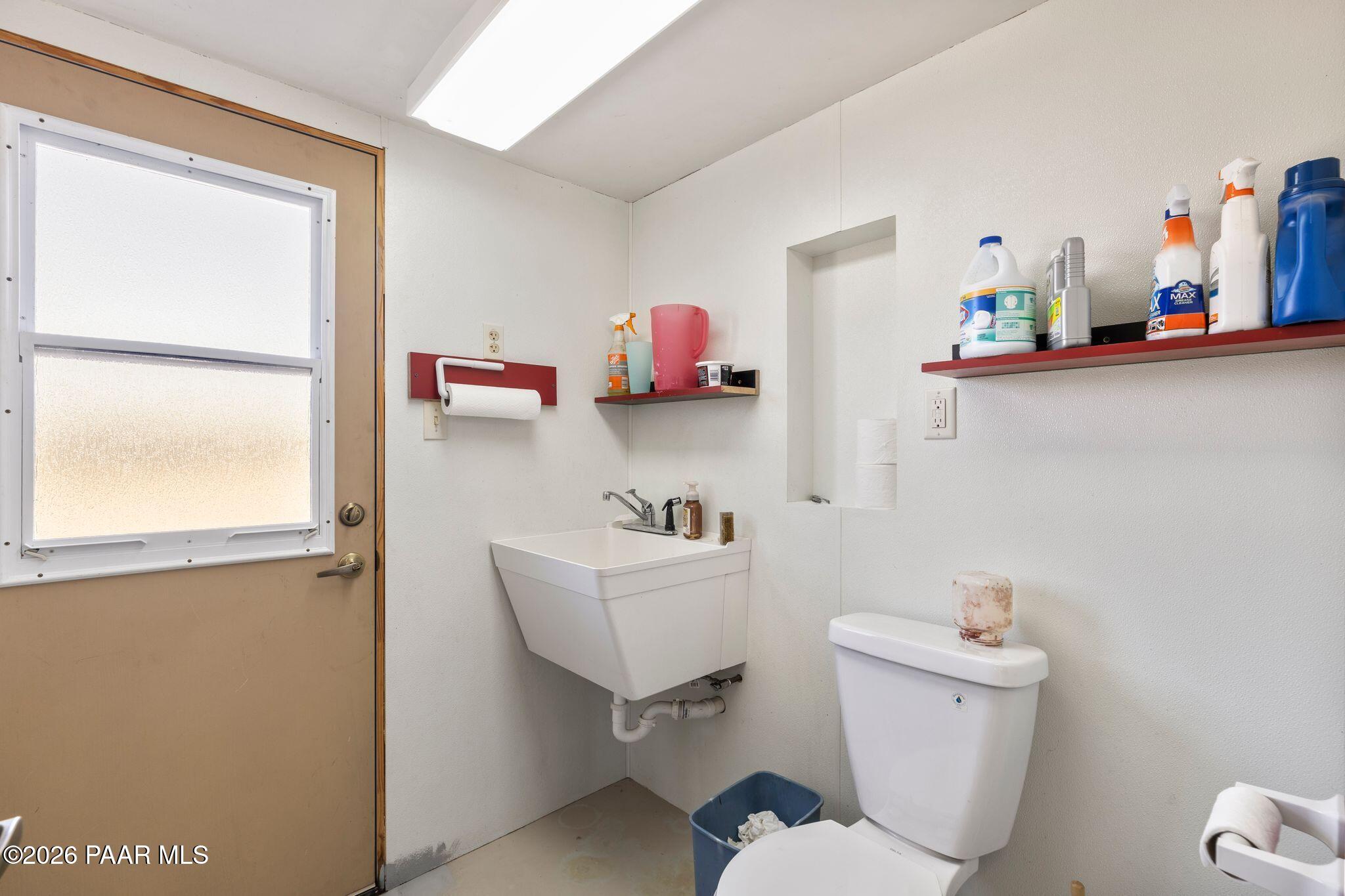 650 East Rimrock Road Paulden, AZ 86334 - Photo 62 of 108 Garge Bathroom