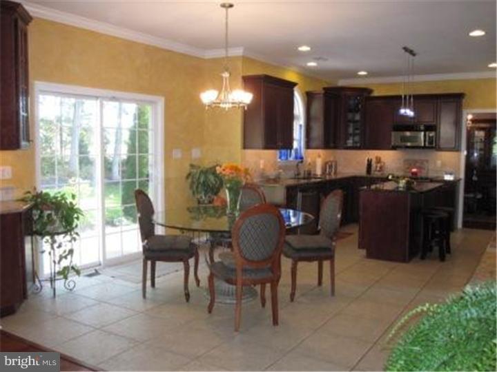 18 Rutland Shamong, NJ 08088 - Photo 8 of 25 Breakfast Room